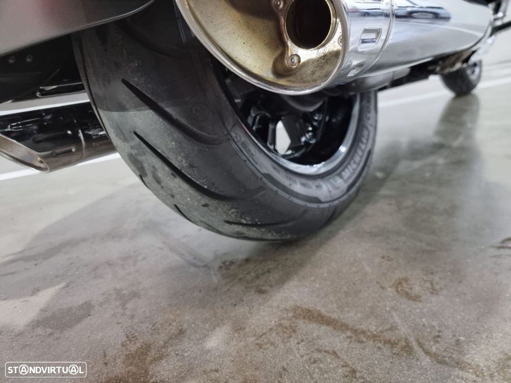 BMW R 18 18 B Manhattan Metallic mate - 15