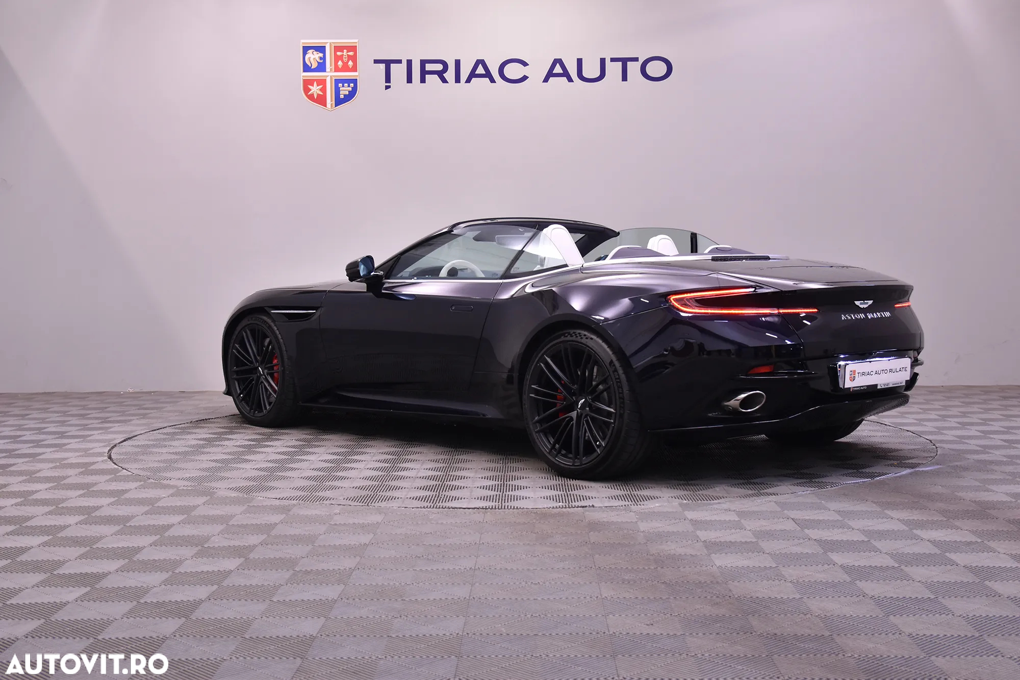 Aston Martin DB12 Volante - 12