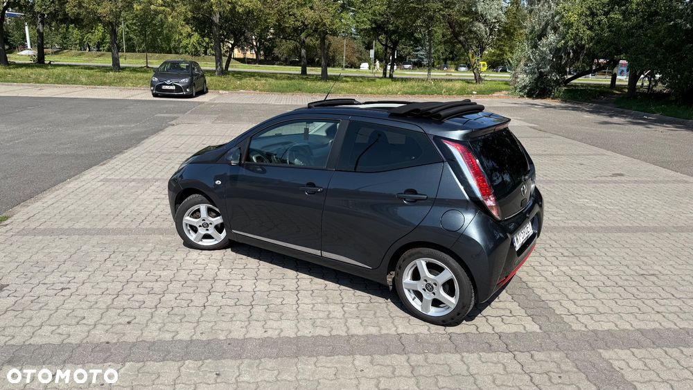 Toyota Aygo x-wave - 12