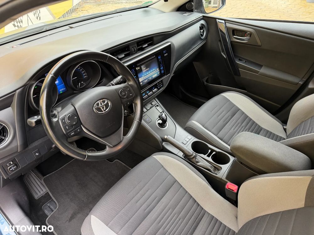 Toyota Auris 1.8 L VVT-i Sol + - 3