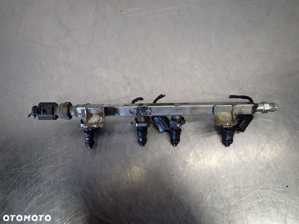 LISTWA WTRYSKOWA VOLKSWAGEN CADDY 2.0 III 06G133317 - 1