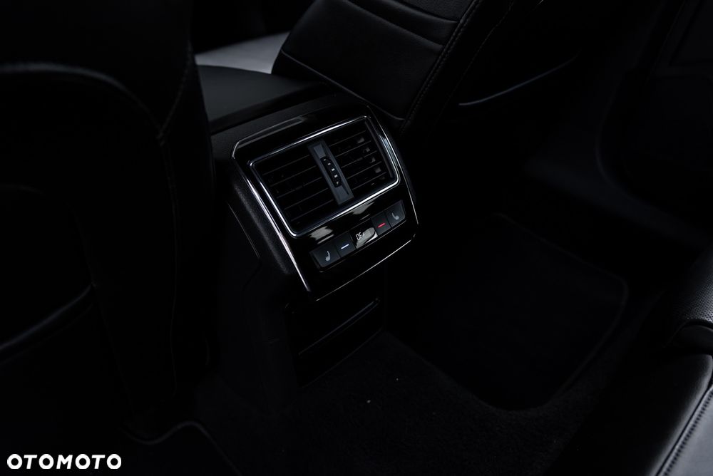 Skoda Superb 2.0 TDI 4x4 L&K DSG - 19