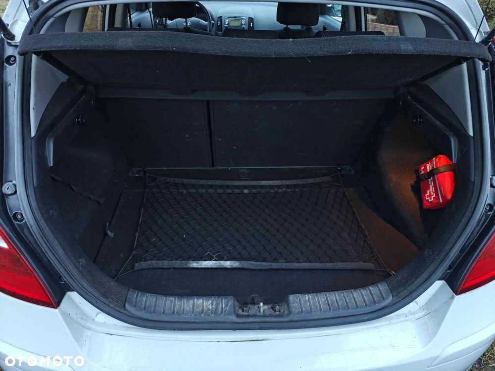 Hyundai i30 1.6 CRDi Base - 12