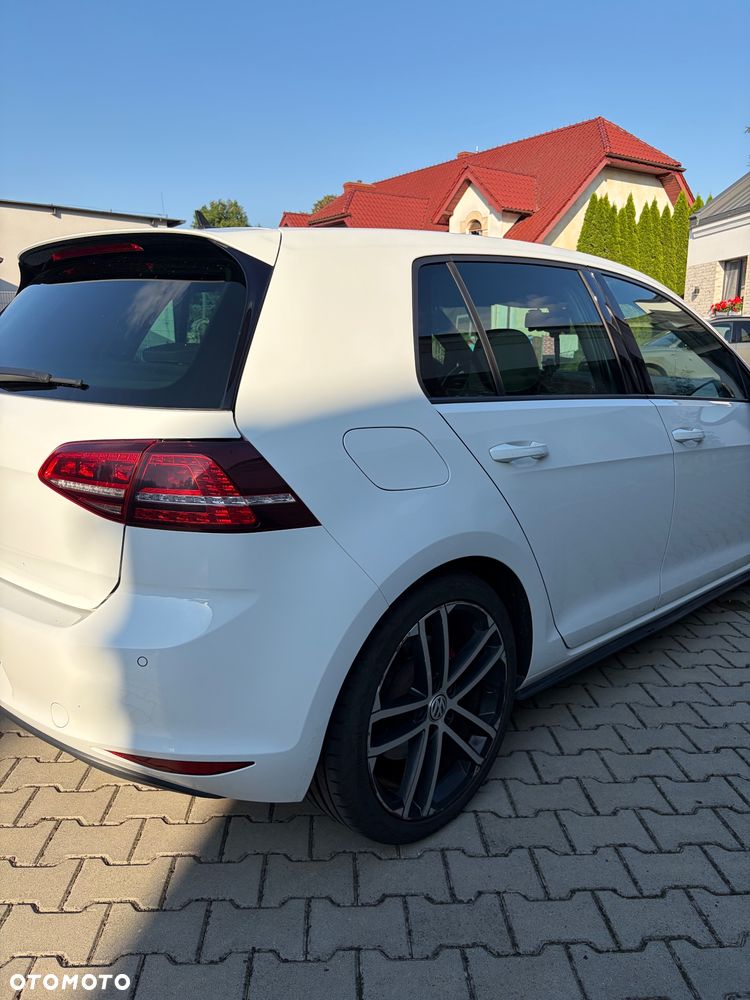 Volkswagen Golf - 5
