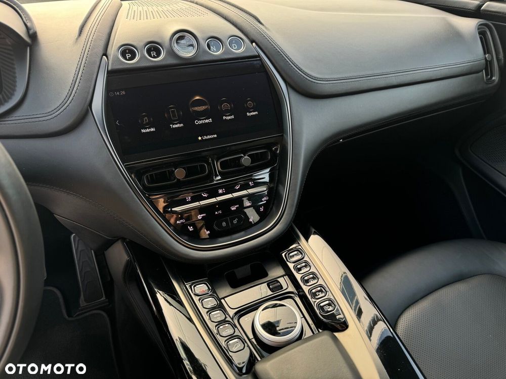 Aston Martin DBX - 6