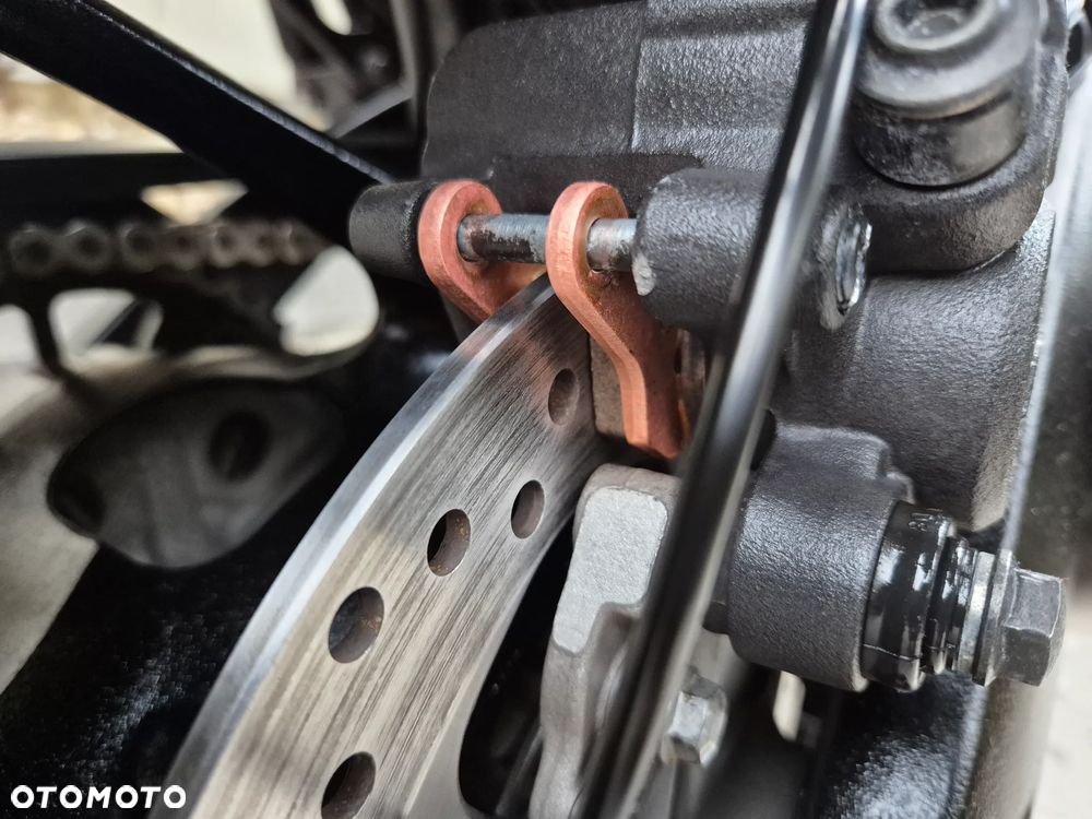 Suzuki GSX 1000 - 11