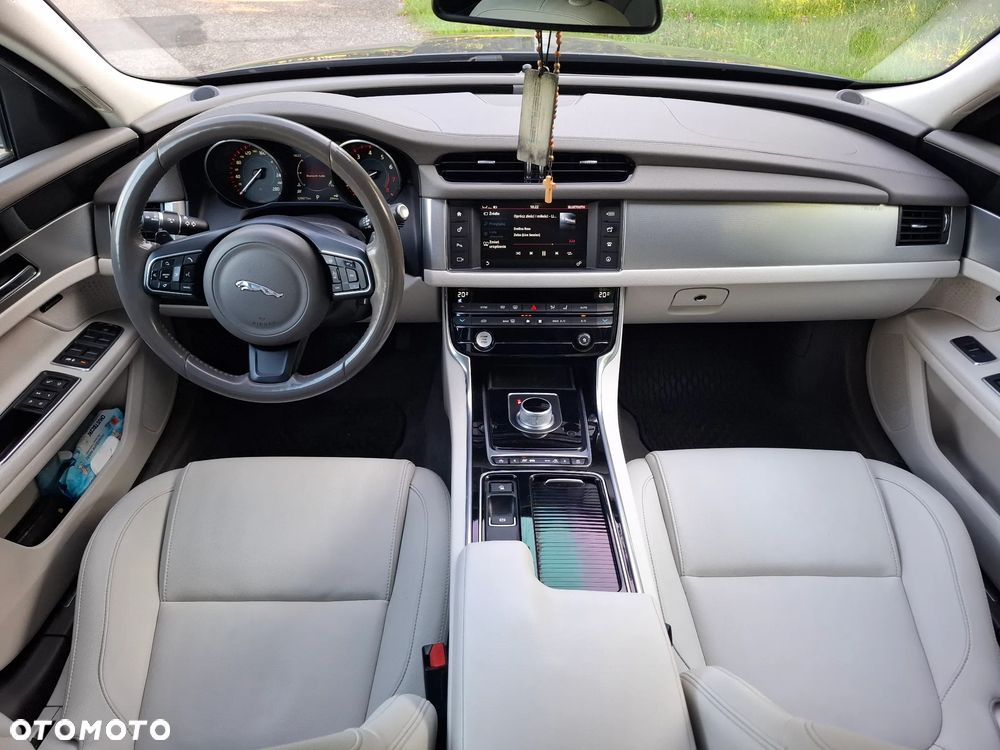 Jaguar XF 3.0 V6 Prestige - 14