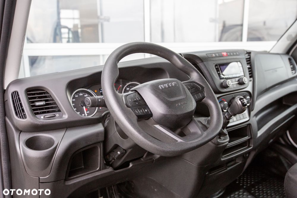 Iveco Daily 35C16 2.3 KONTENER + WINDA dHollandia 750kg koła bliźniaki - 8