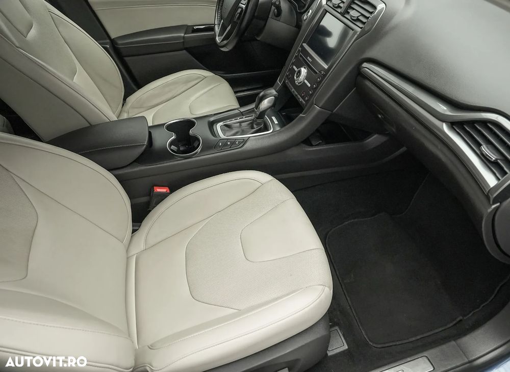 Ford Mondeo 2.0 HEV Titanium - 12