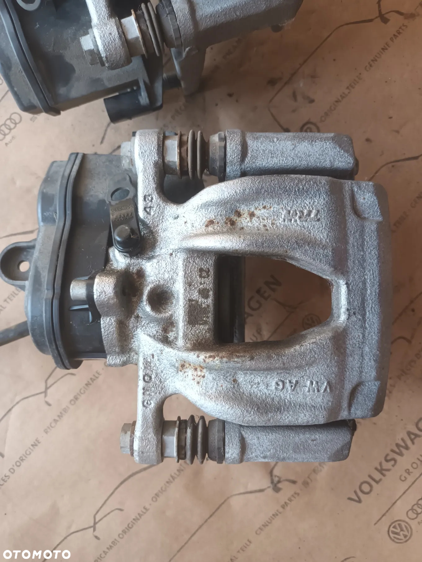 Zacisk hamulcowy tył elektryczny Audi A4 B9 8W 8W0615405AJ 8W0615406AJ 72km - 14