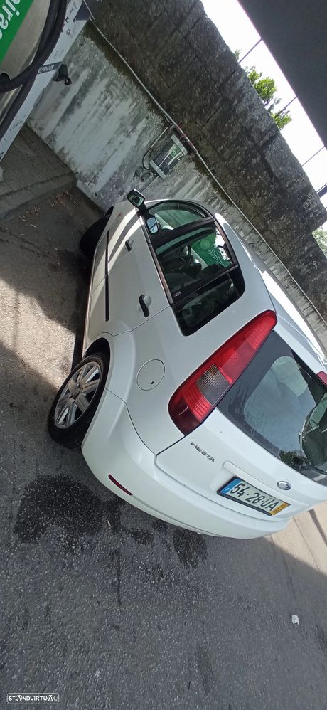 Ford Fiesta 1.4 Ghia - 8