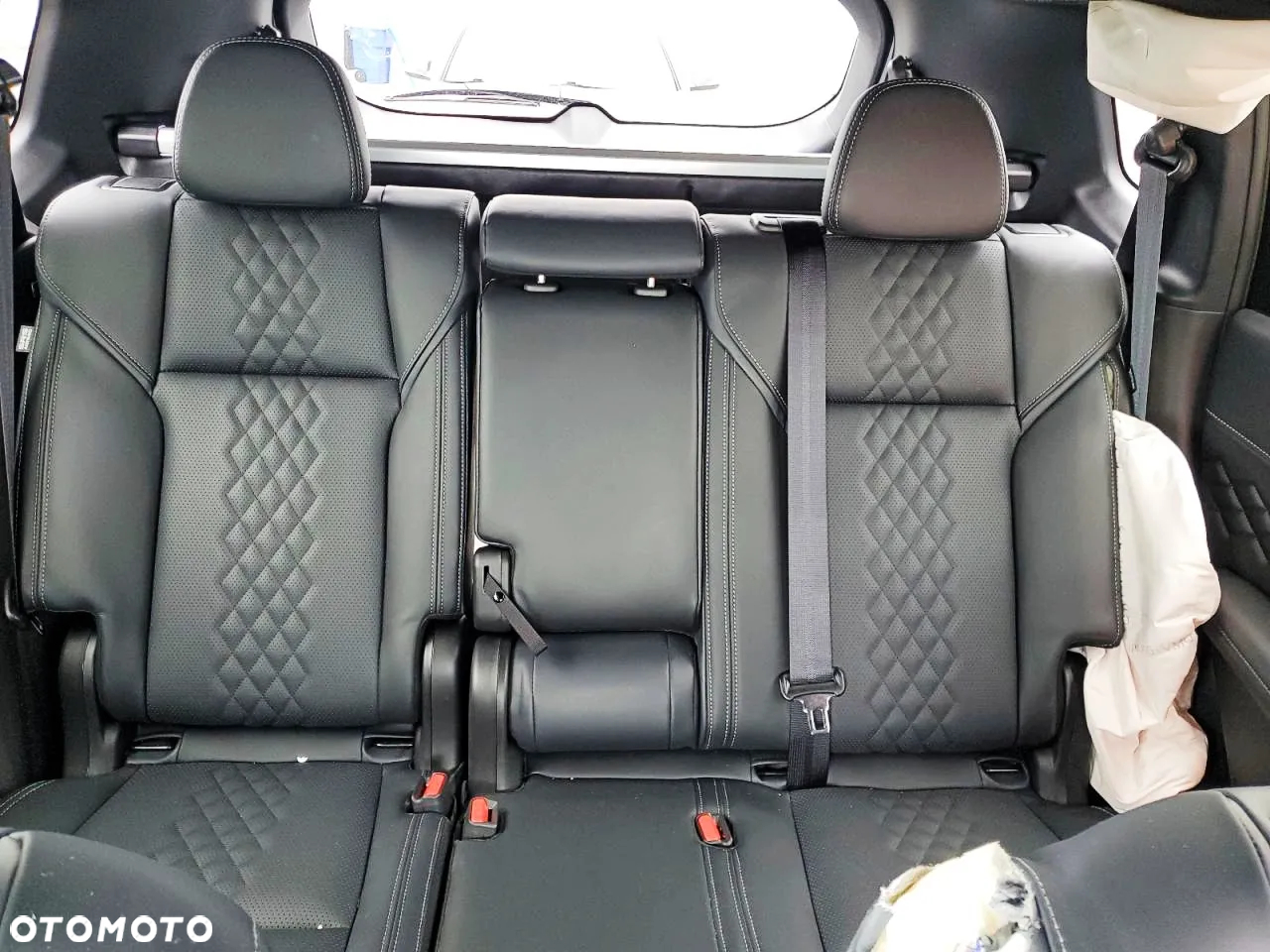 Mitsubishi Outlander - 10
