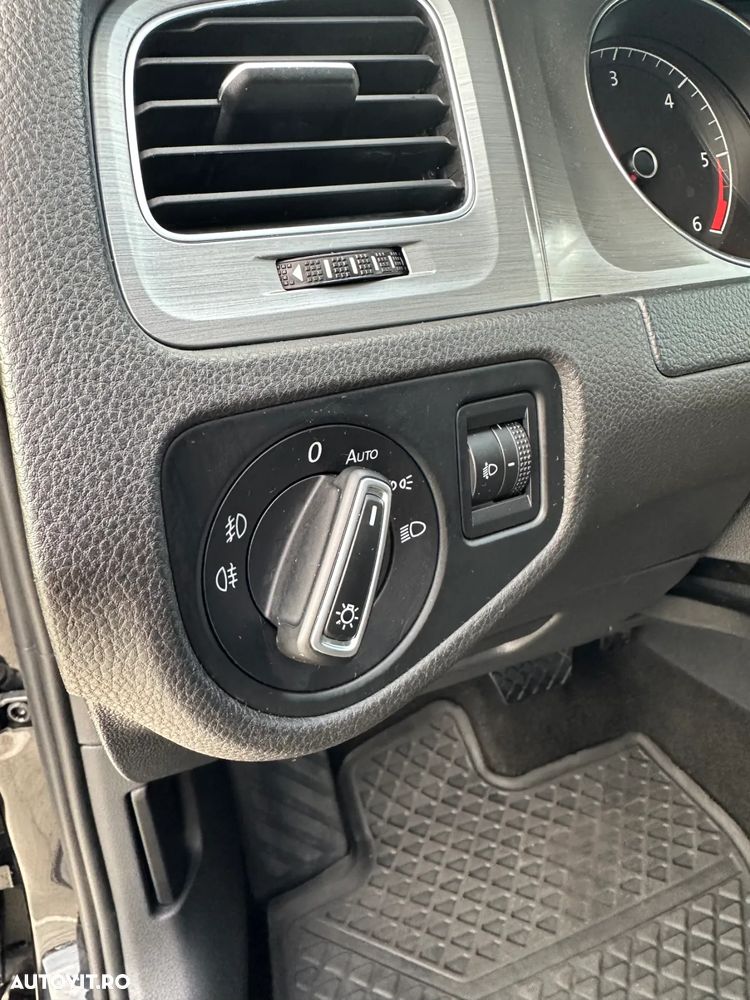 Volkswagen Golf - 8