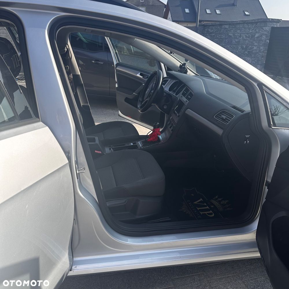 Volkswagen Golf - 33