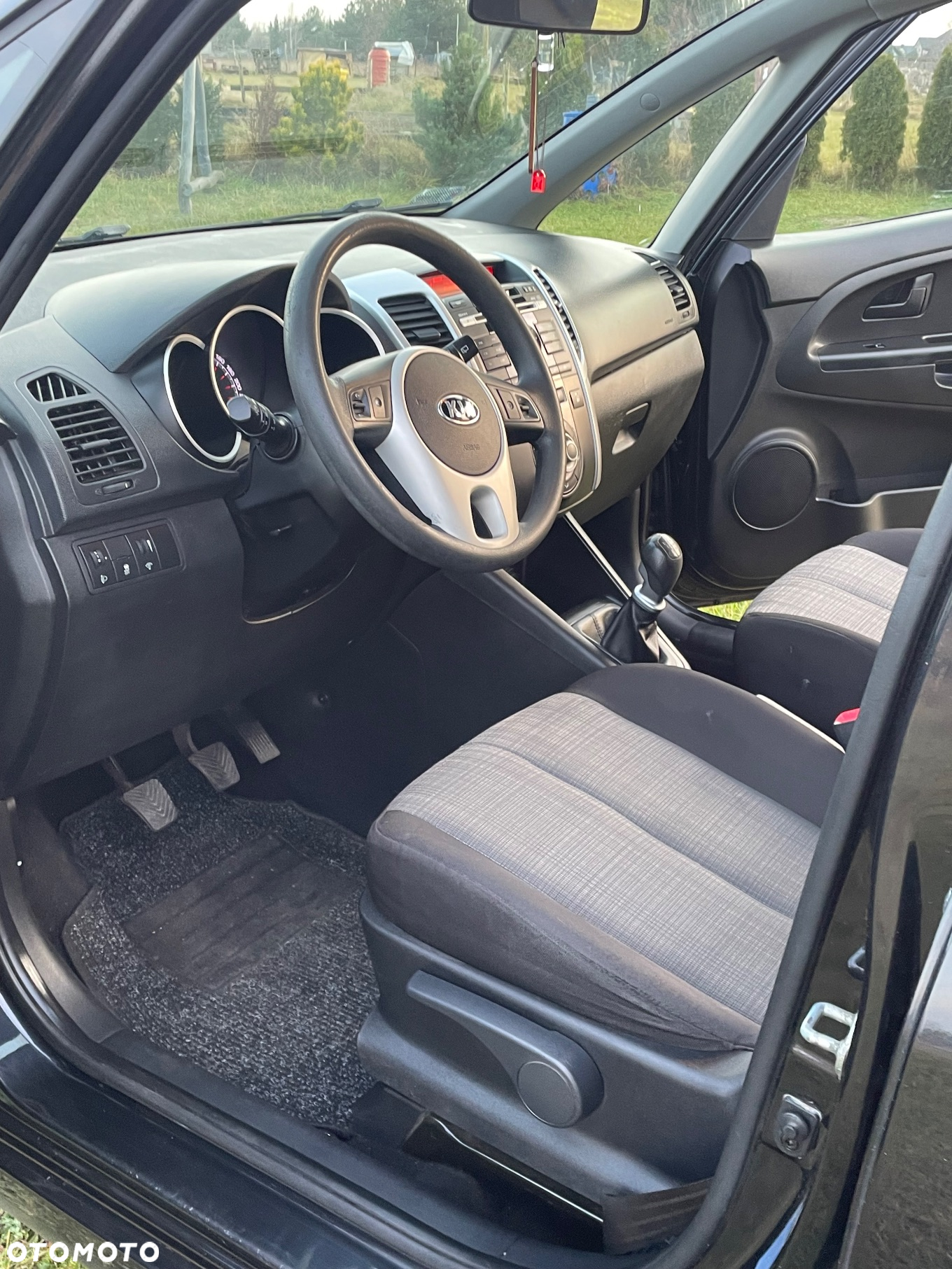 Kia Venga - 10