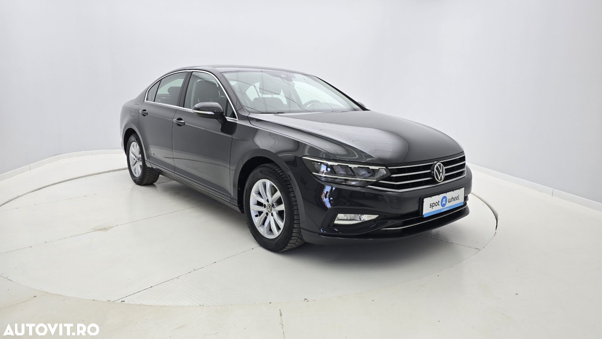 Volkswagen Passat - 4