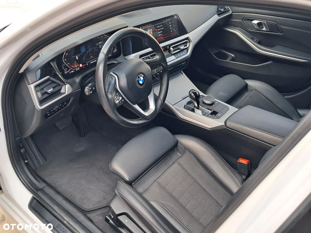 BMW Seria 3 318d Edition Luxury Line Purity - 16
