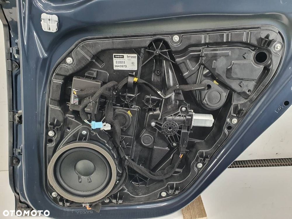 DRZWI TYŁ PRAWE VOLVO V40 II KOMPLETNE 723-16 723 - 11