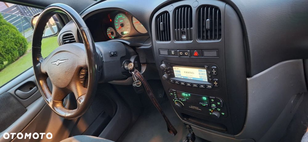 Chrysler Voyager 2.4 SE - 35
