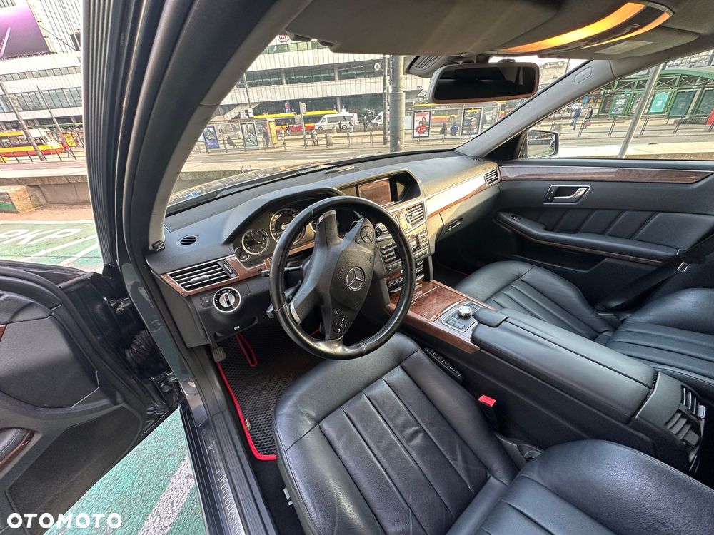 Mercedes-Benz Klasa E 250 CGI BlueEFFICIENCY 7G-TRONIC Elegance - 2