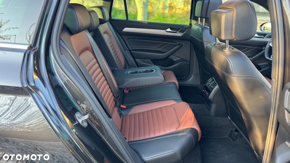 Volkswagen Passat 2.0 TDI SCR DSG Elegance - 35