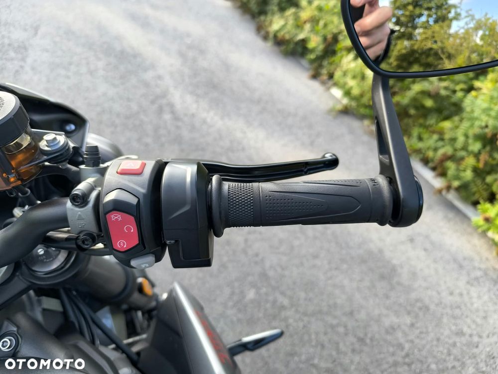 Triumph Street Triple - 13