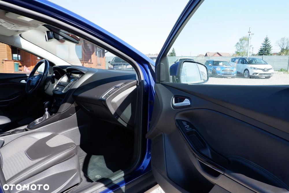 Ford Focus SW 1.5 EcoBoost S&S TITANIUM - 3