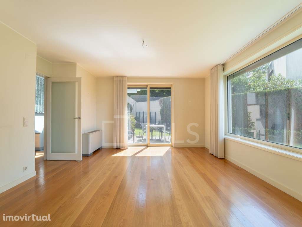 Moradia T4 com jardim e terraço em Aldoar - Grande imagem: 5/51