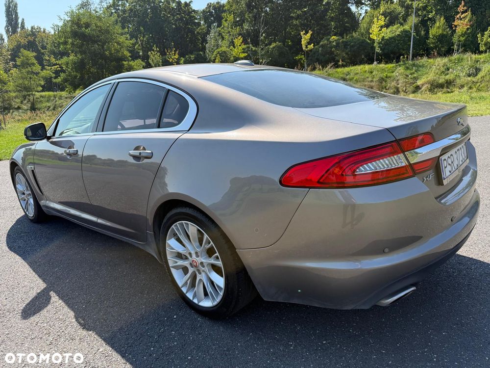 Jaguar XF 3.0 V6 D Luxury - 14
