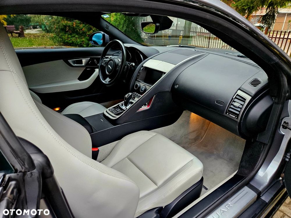 Jaguar F-Type R-Dynamic - 11