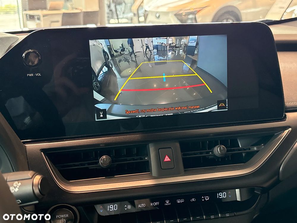 Lexus UX - 18