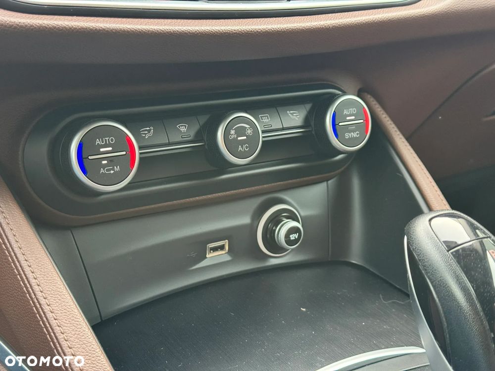 Alfa Romeo Stelvio 2.2 16V AT8 Business - 35