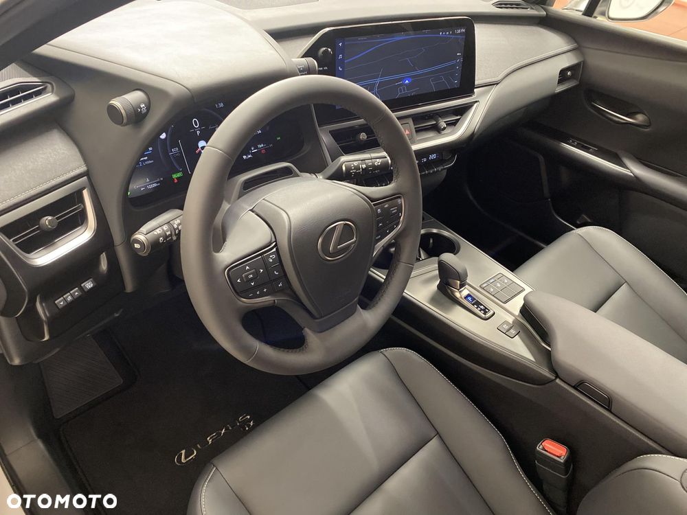 Lexus UX 300h F Sport Design - 10