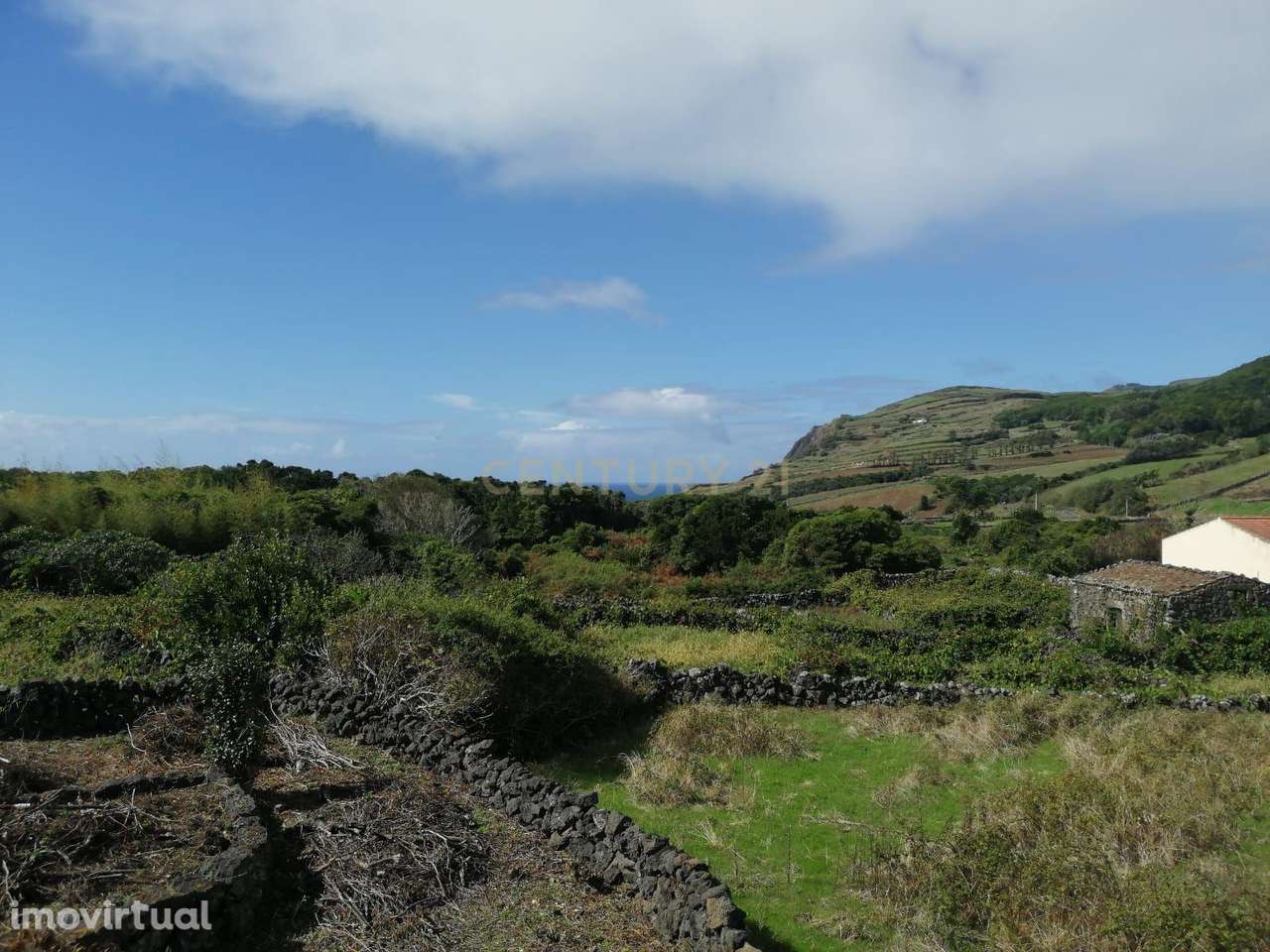 Moradia a reabilitar em zona calma na Ilha da Graciosa - Grande imagem: 3/5