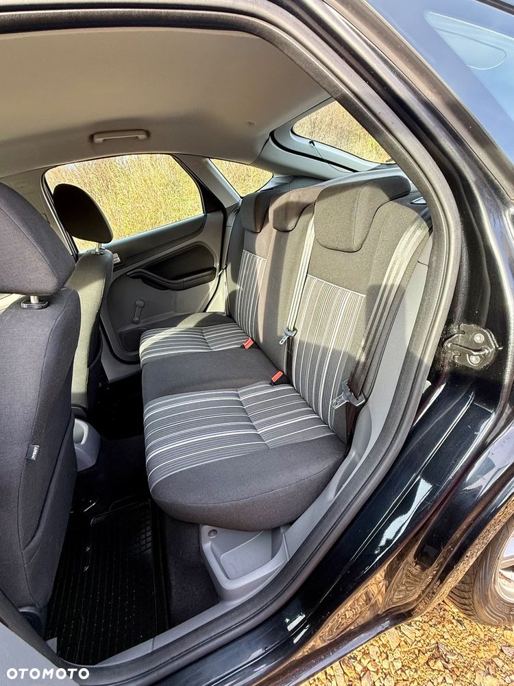 Ford Focus 1.6 16V Black Magic - 17