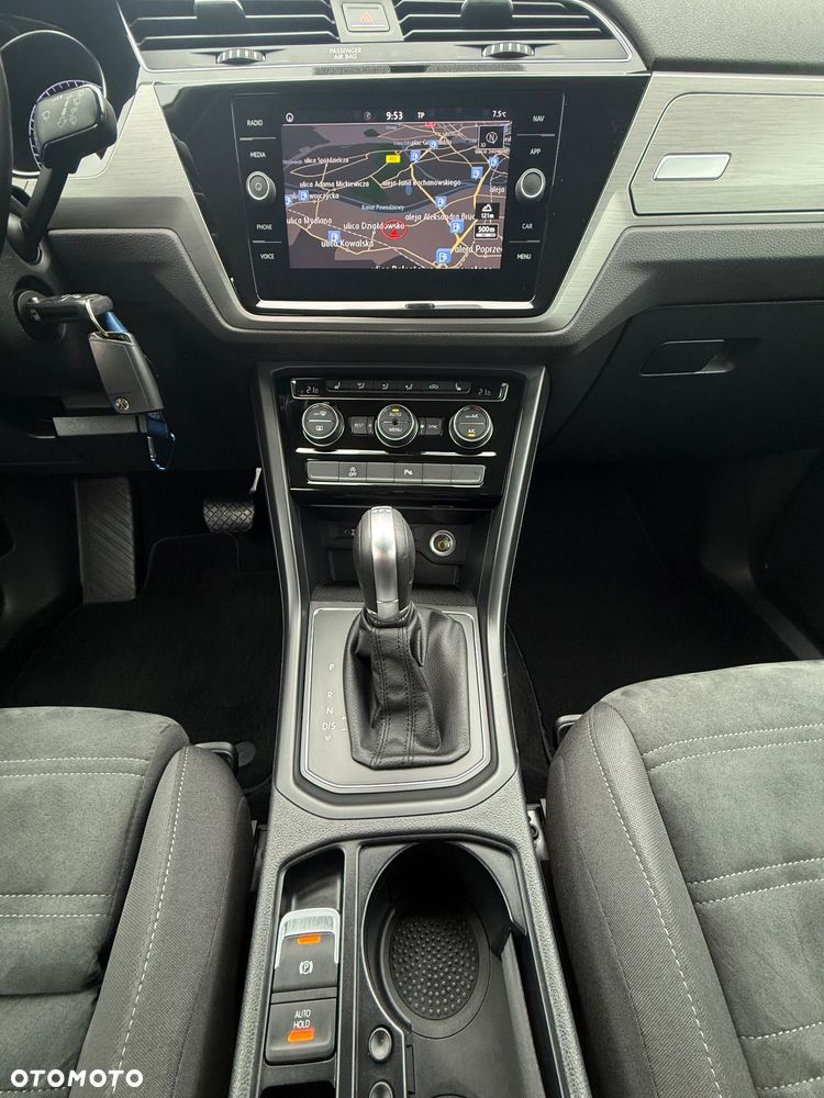 Volkswagen Touran 2.0 TDI SCR DSG ACTIVE - 27
