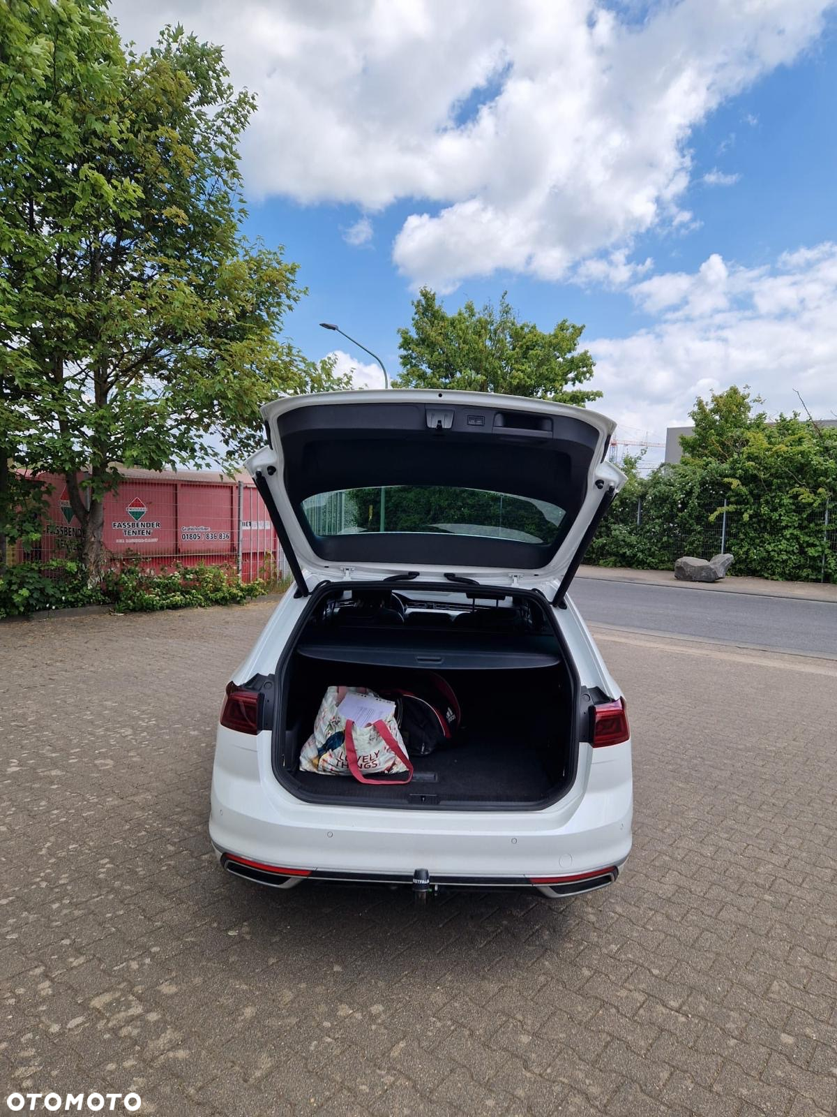 Volkswagen Passat - 4