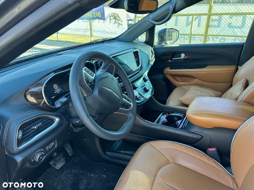 Chrysler Pacifica - 27