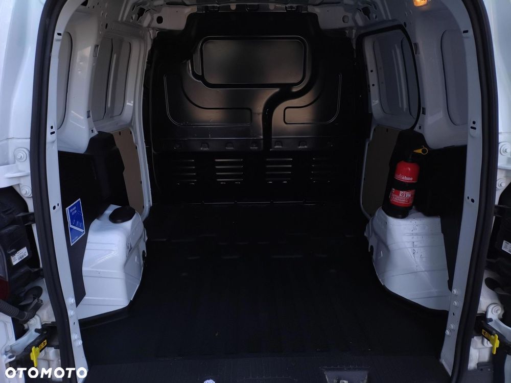 Ford Transit Courier - 20