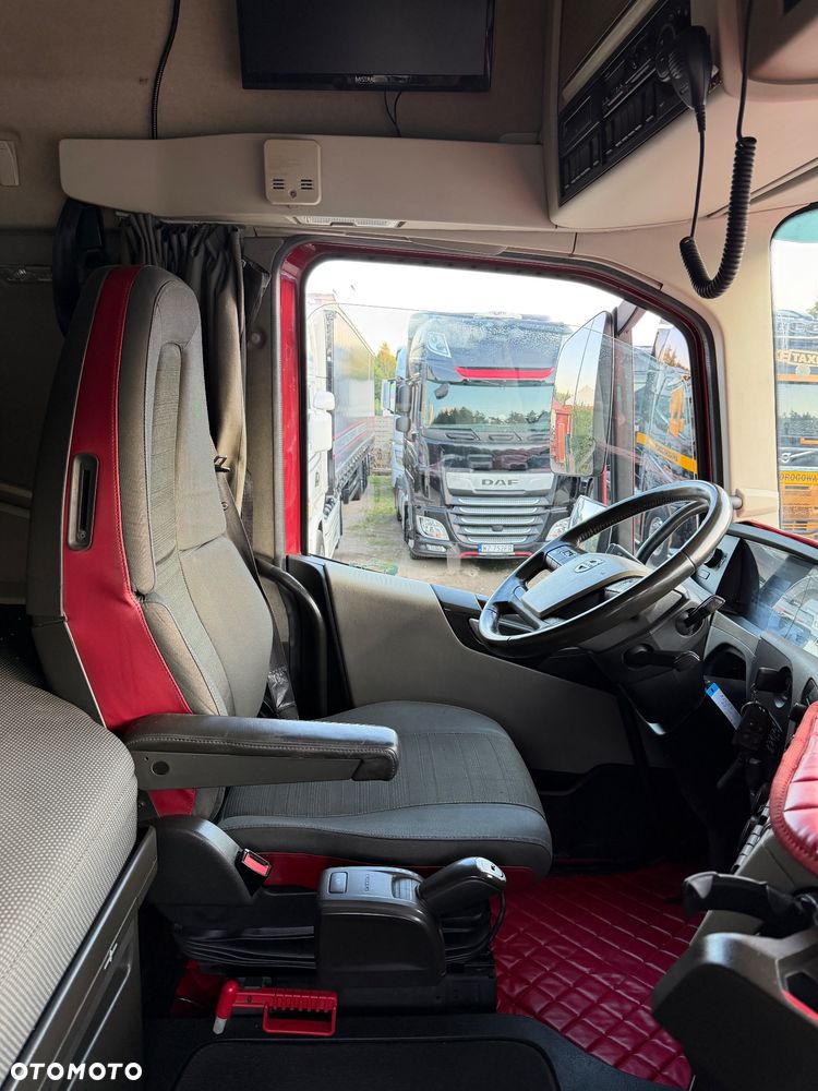 Volvo FH 500 XXL TELEWIZOR / KSENONY / FULL SPOJLERY / LAKIER METALIK / DŁUGA RAMA AKUMULATORY Z TYŁU / LAMPY LED / NAJWIĘKSZA KABINA XXL z TV / 2017 ROK !! - 38