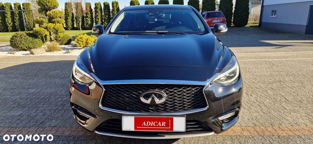 Infiniti Q30 - 9