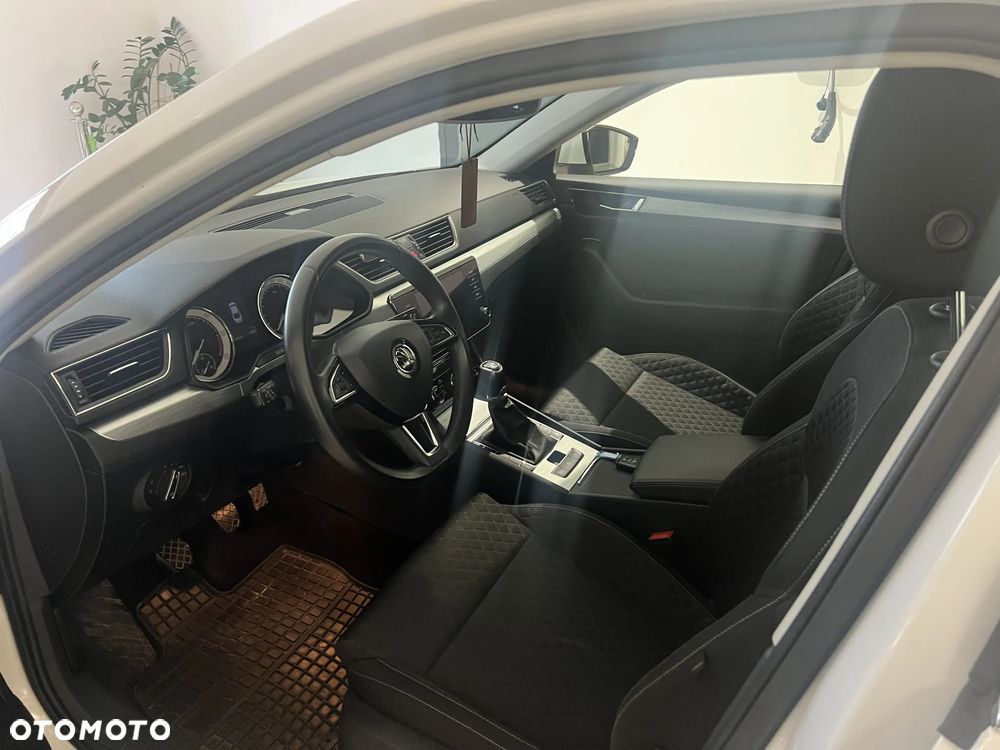 Skoda Superb 2.0 TDI Ambition - 9