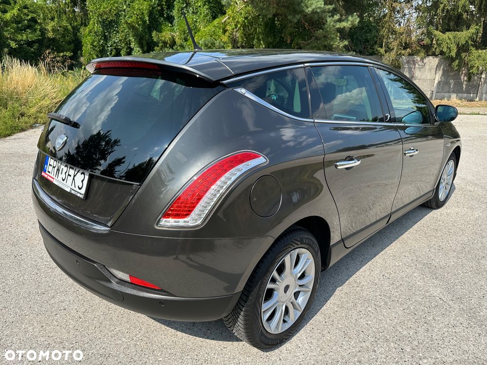 Lancia Delta 1.6 MJ Platino Selectronic - 4