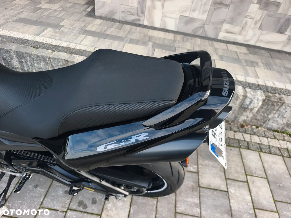 Suzuki GSR - 31