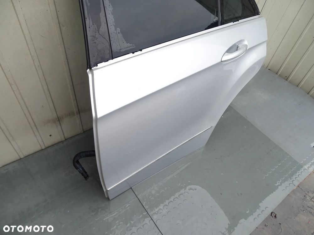 E KLASA W212 Drzwi lewy tyl C775 - 4