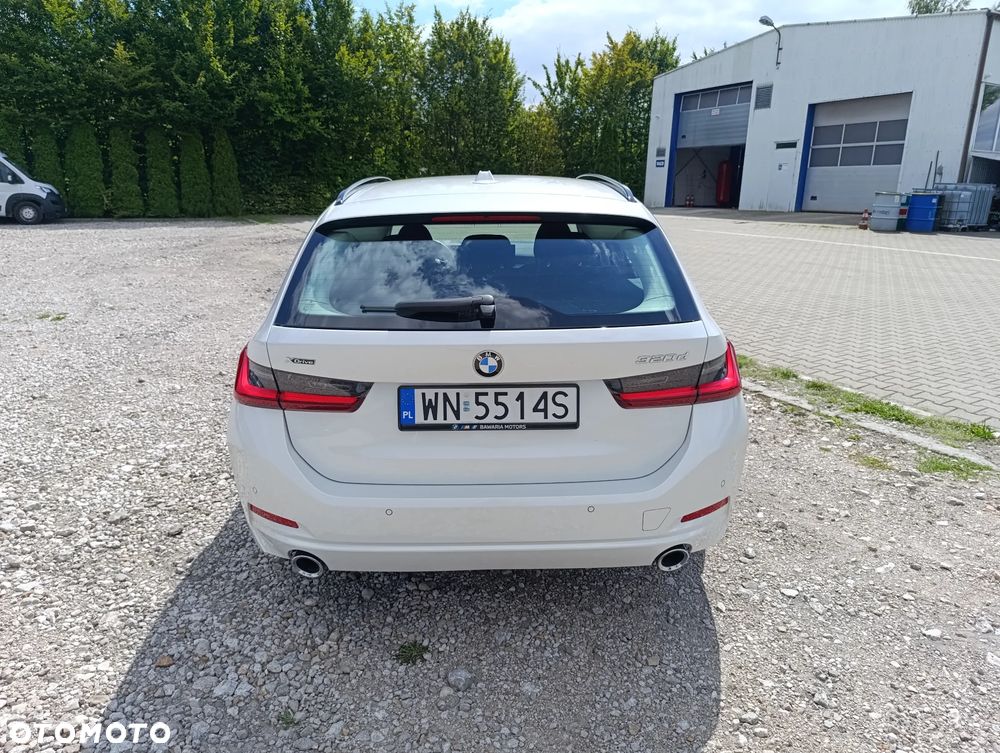 BMW Seria 3 320d xDrive mHEV - 10