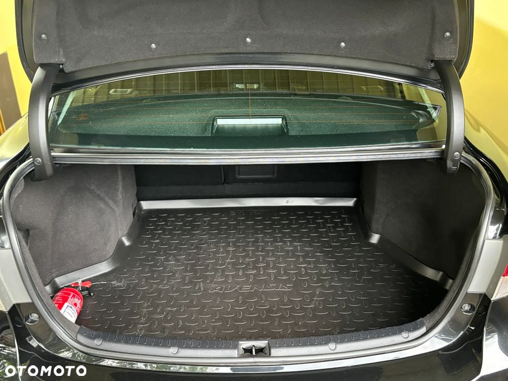 Toyota Avensis 1.6 Premium - 30