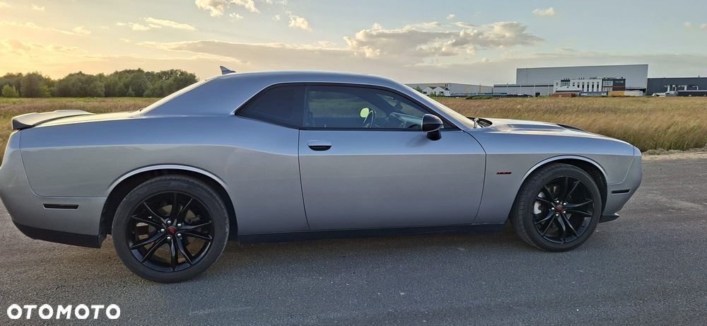Dodge Challenger 5.7 R/T - 18