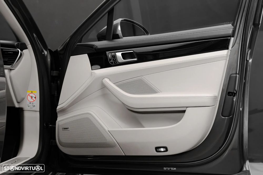 Porsche Panamera Sport Turismo 4 E-Hybrid - 21