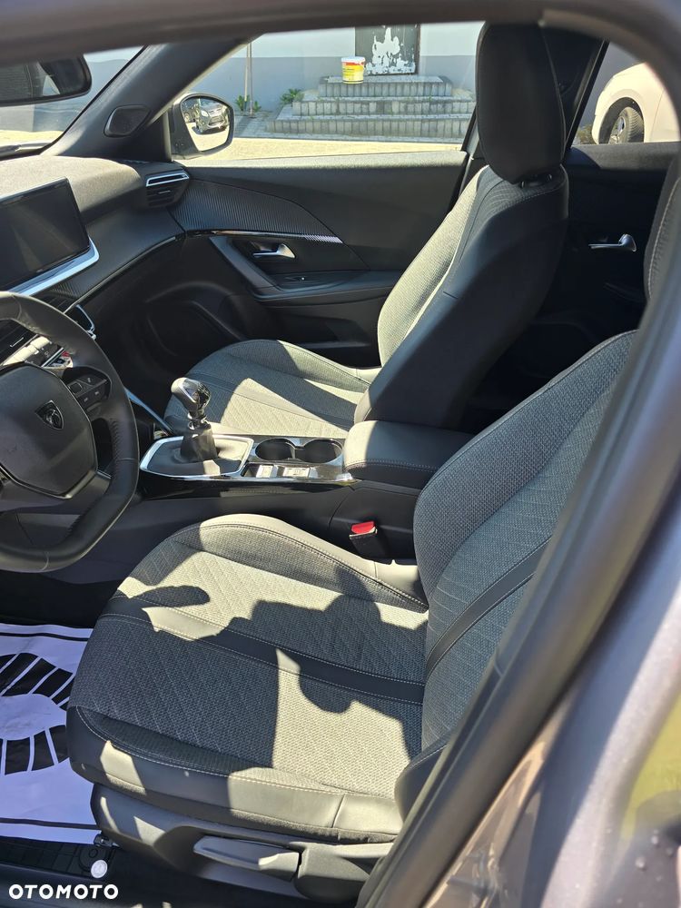 Peugeot 2008 PureTech 100 Allure S&S BVM6 - 21